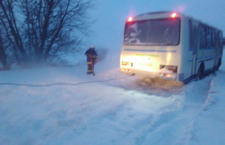 Автобус з пасажирами застряг на Хмельнич…