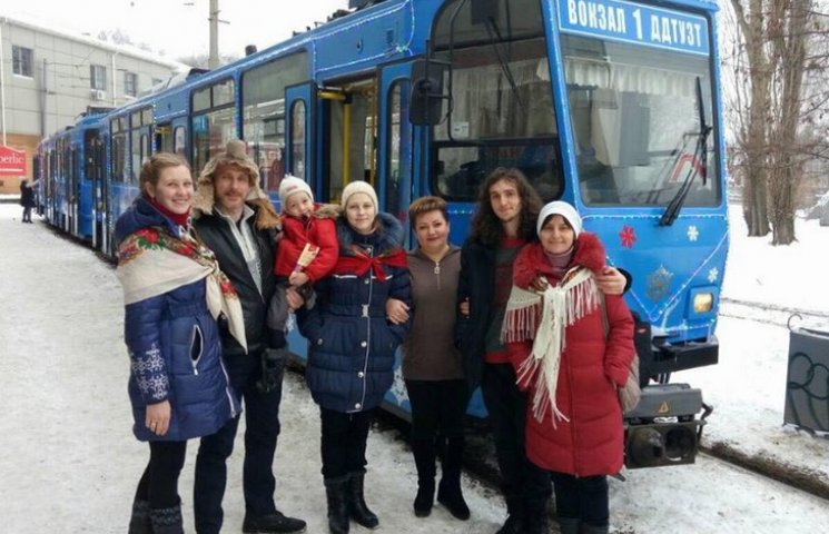 Жители Днепра колядовали в трамваях…