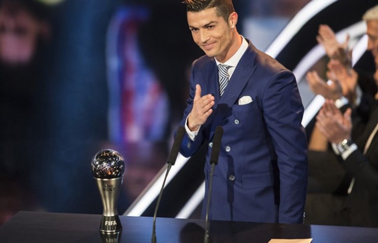 Как Роналду получал приз от ФИФА (ФОТО)…