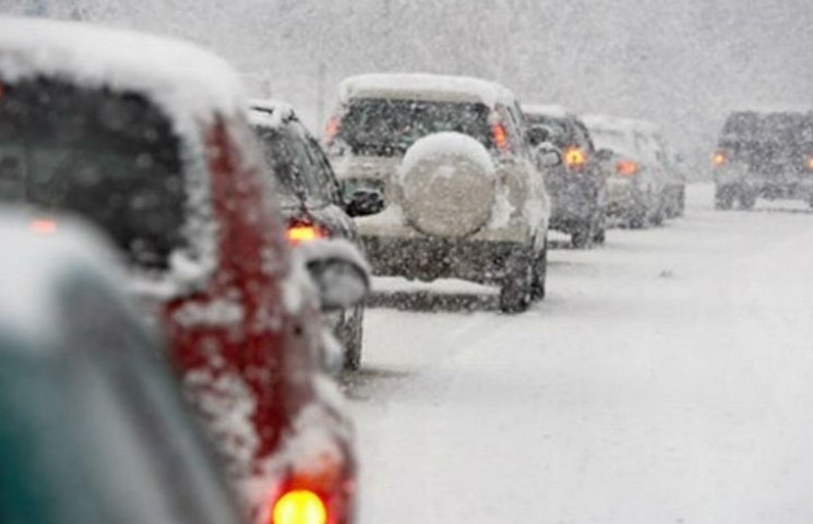 Незважаючи на сніг, столичні водії вільн…