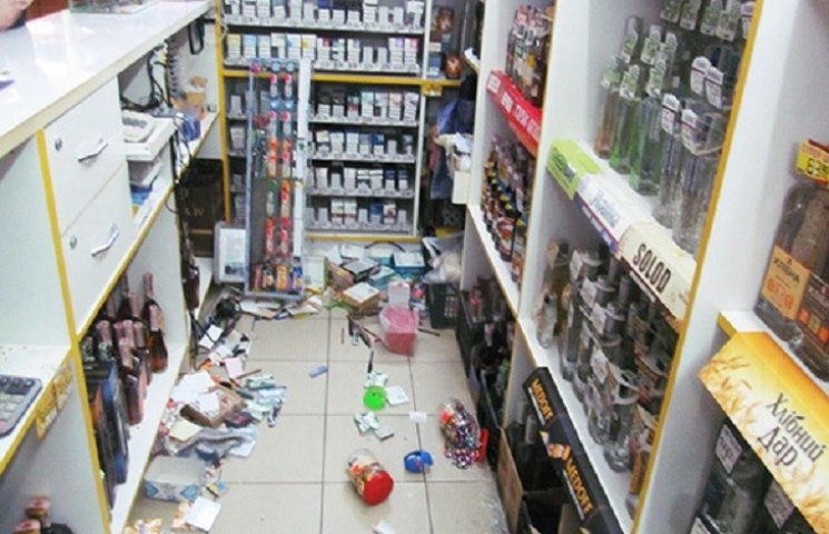 У Кам'янці п'яничка розгромила магазин…