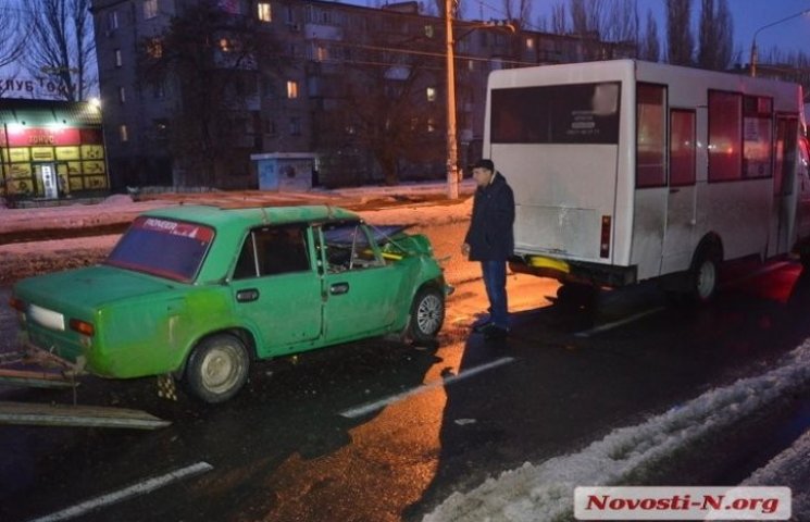 У Миколаєві водій ВАЗа напідпитку врізав…