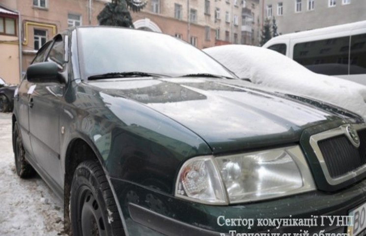 У Тернополі авто викрали з-під носа прав…