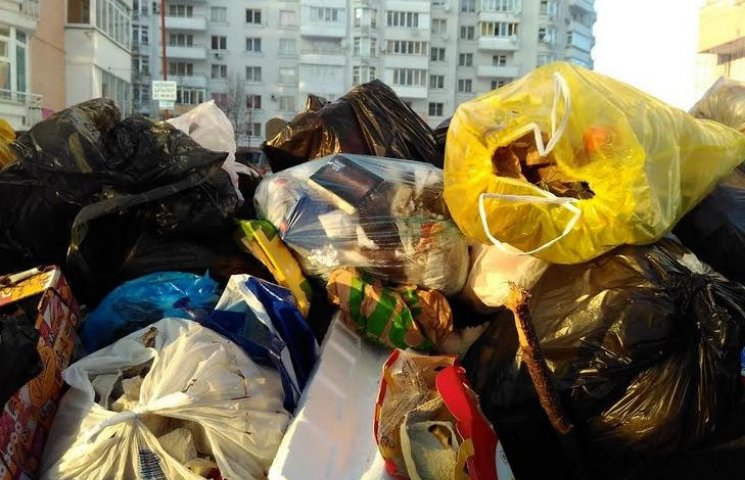 Гори сміття у Львові сягають другого пов…