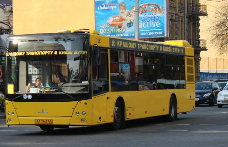 В Киеве за рулем автобуса умер водитель,…