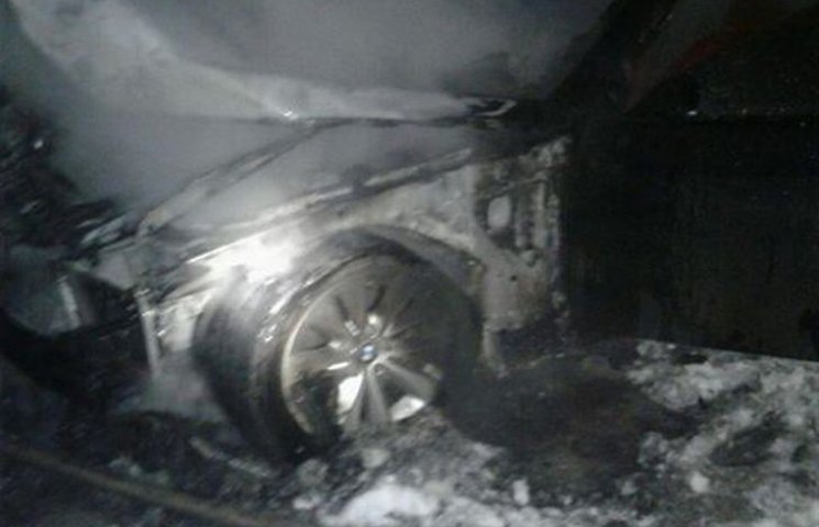 Вночі у Хмельницькому згорів автомобіль…