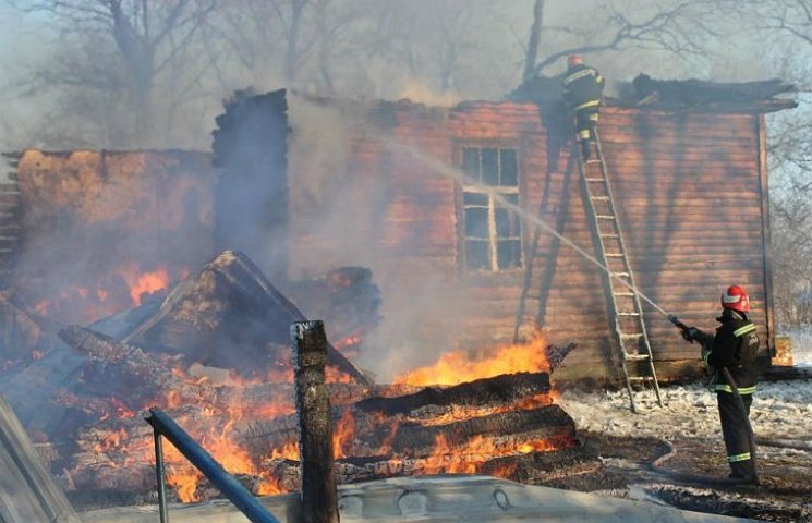 В Черкасской области сгорела деревянная…