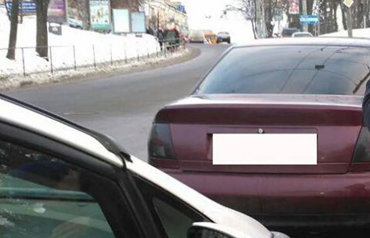 Сумські копи "заарештували" автівку із п…
