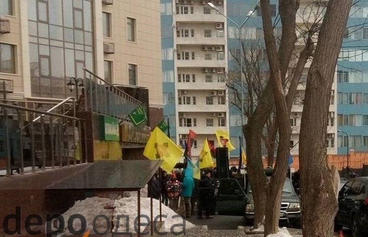 В Одессе возле консульства России проход…