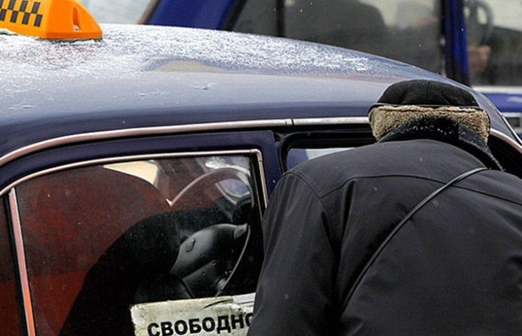 Туристы в Крыму жалуются, что таксисты б…
