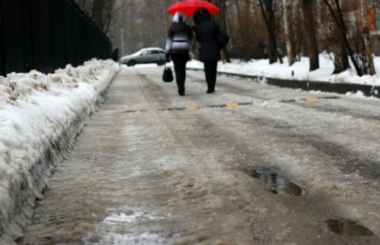 Киевлян предупреждают о скользких дорога…