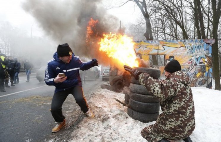 Видео дня: Муженко отжимается, под Киево…