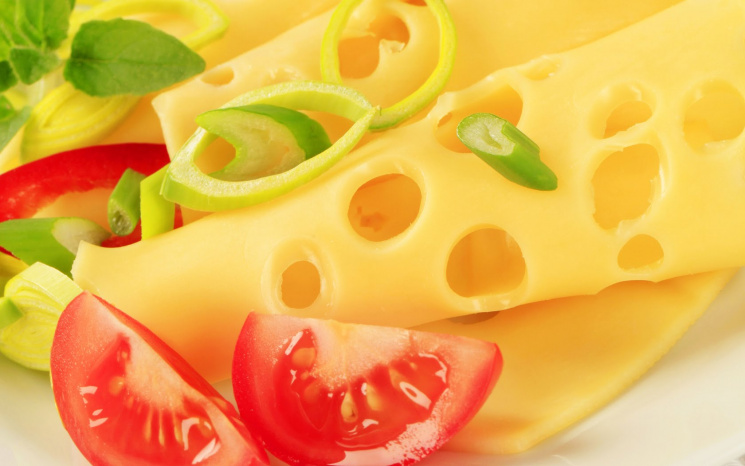 Эксперты выяснили, какими сырами кормят…