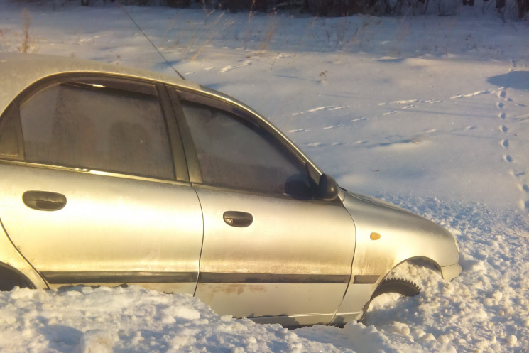 Харьковские спасатели вытащили из снежно…
