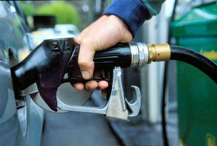 Бензин на столичних АЗС продовжує дорожч…