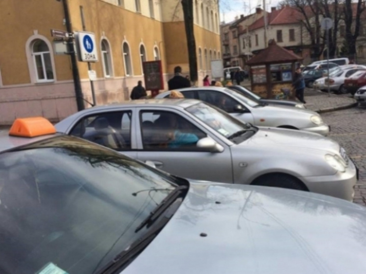 Мукачівські таксисти познімали "шашки"…