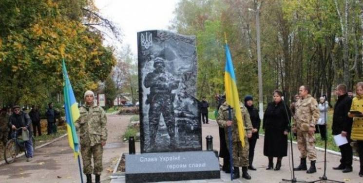 На Чернігівщині могили захисників Україн…