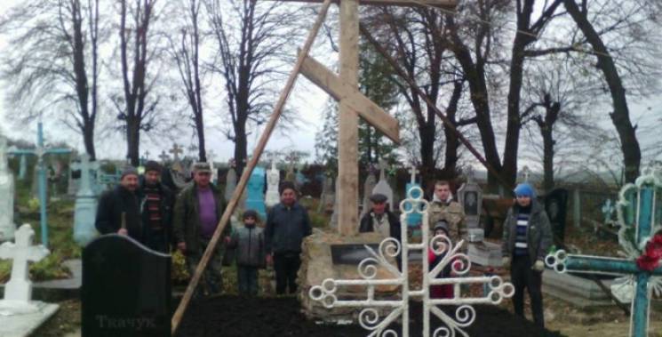 Хрест на могилі невідомим воякам УПА вст…