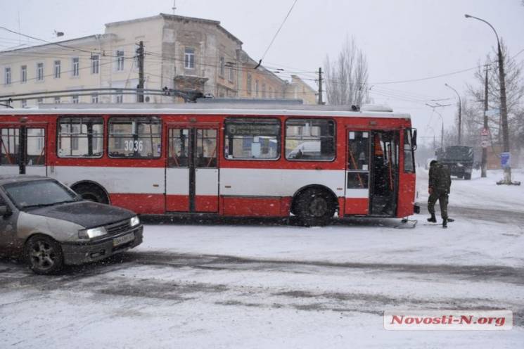 Как николаевские троллейбусы остановила…