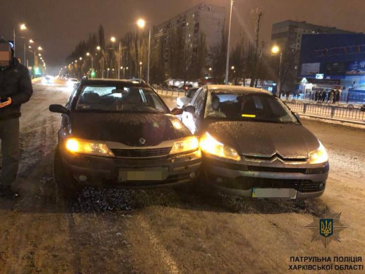 В Харькове невнимательный водитель устро…