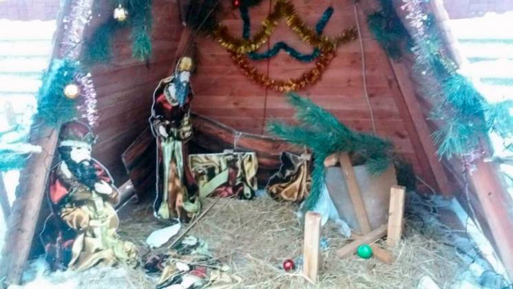 Вандали потрощили Різдвяну шопку на Терн…