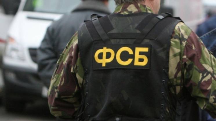 Российские силовики задержали в Крыму ук…