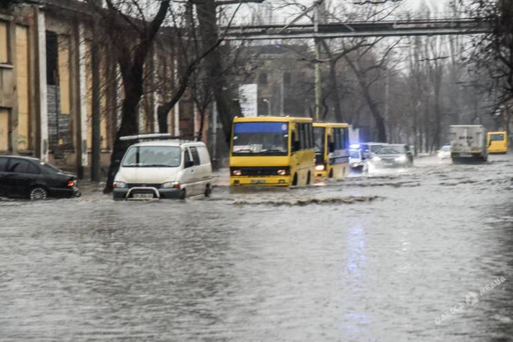 Сильний дощ в Одесі триватиме до 18 годи…