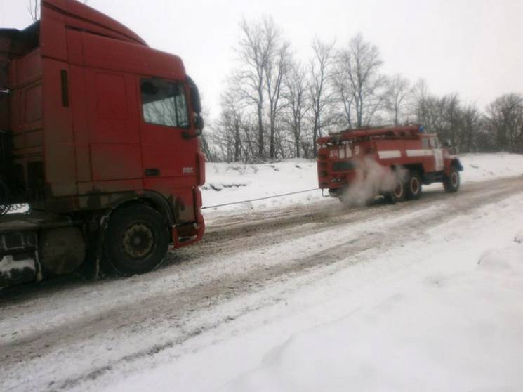 На Полтавщині зі снігових заметів вивіль…