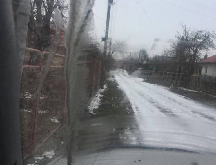 На Прикарпатье выпал черный снег (ФОТО)…