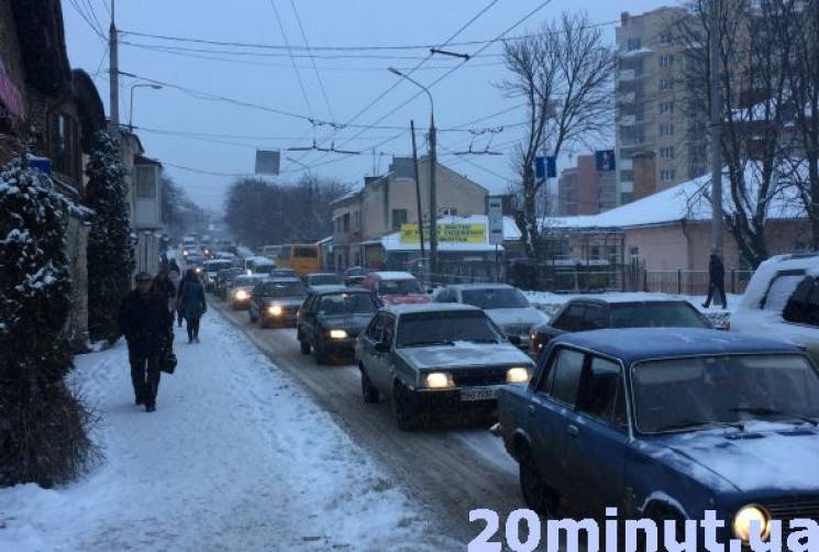 Через потужний снігопад Тернопіль стоїть…