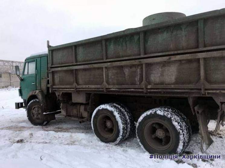 В Харькове грузовиками вывозили оборудов…