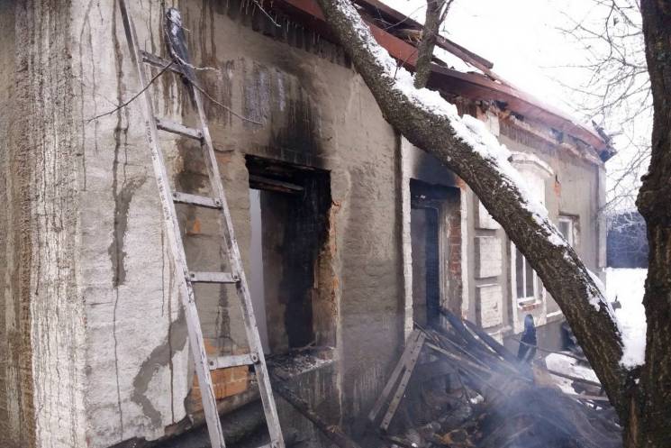 На Харьковщине в горящем доме нашли труп…
