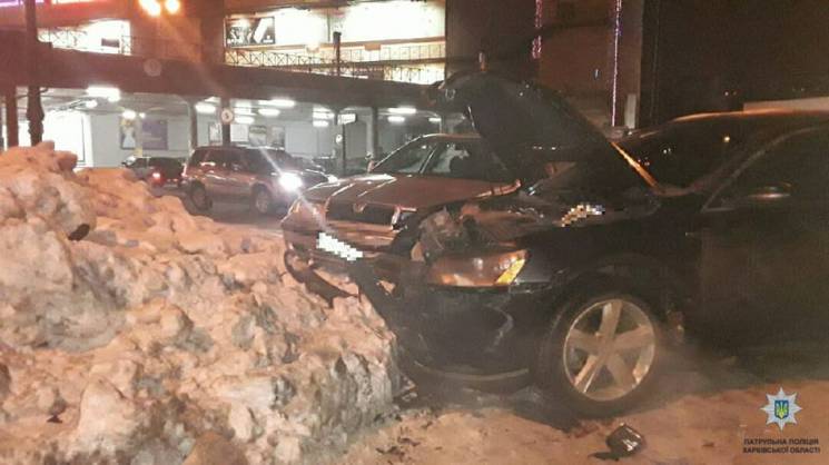 В тройном ДТП в Харькове пострадал водит…
