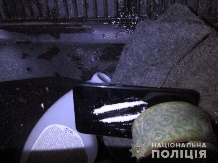 В Хусте полиция нашла наркотики в автомо…