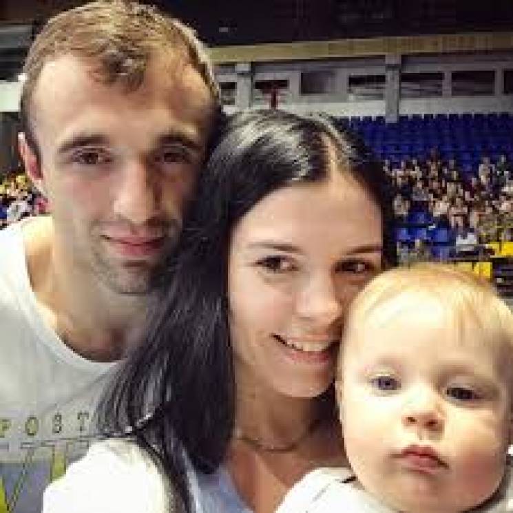Жена погибшего в Киеве сотрудника УГО ра…