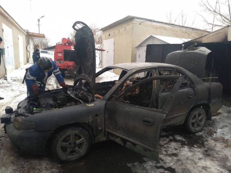У гаражі в Одесі трапилася пожежа: На зг…