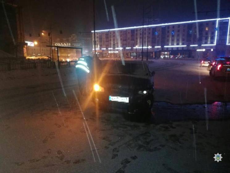 Водій BMW зніс огорожу на площі Павловсь…