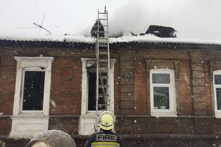 В Харькове загорелся дом: Помощь понадоб…