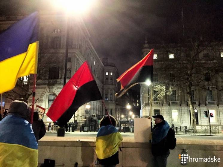 У Лондоні українці "заколядували" Мей пр…