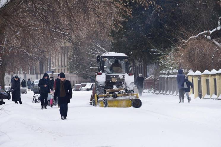 Ужгородцы жалуются на неубранные от снег…