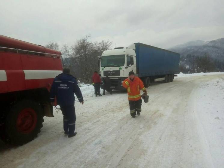 На Закарпатье спасатели продолжают "осво…