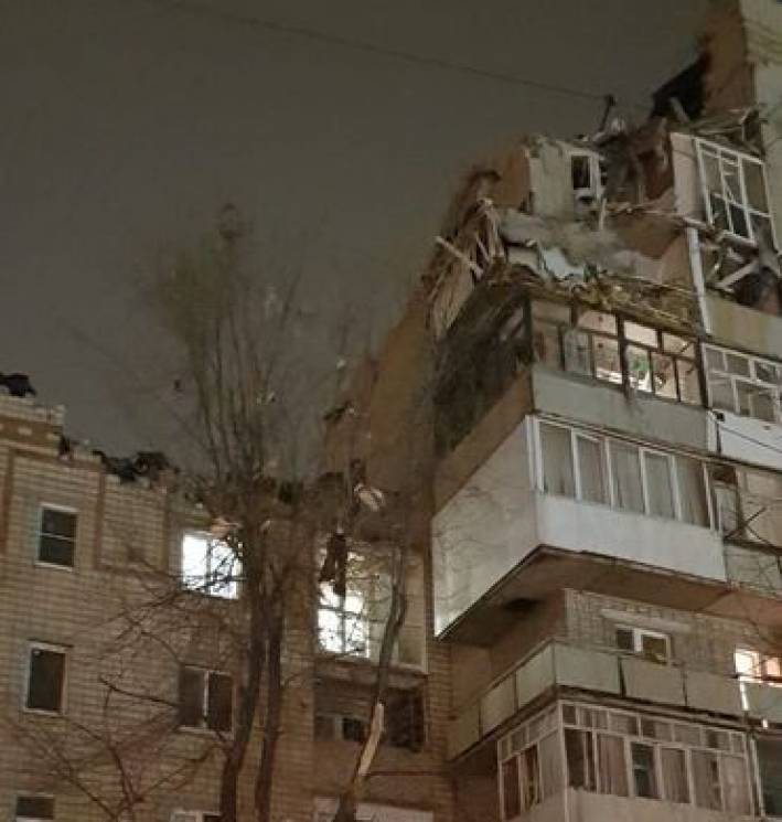 На Росії вибухнула багатоповерхівка: Є з…