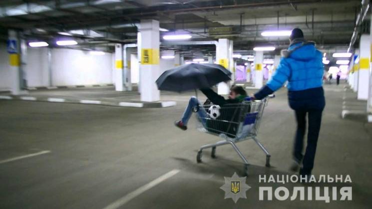 У Полтаві підлітки вкрали із супермаркет…