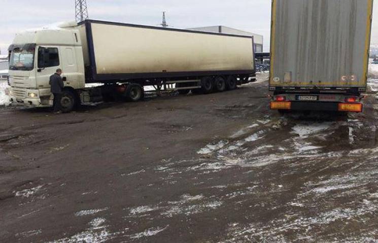 В Мукачеве запретили движение грузовиков…