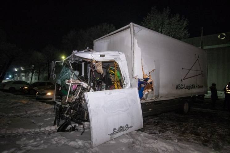 На Киевщине столкнулись грузовики: Есть…