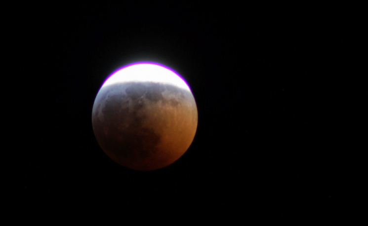 Повне Місячне затемнення: Як виглядало ц…
