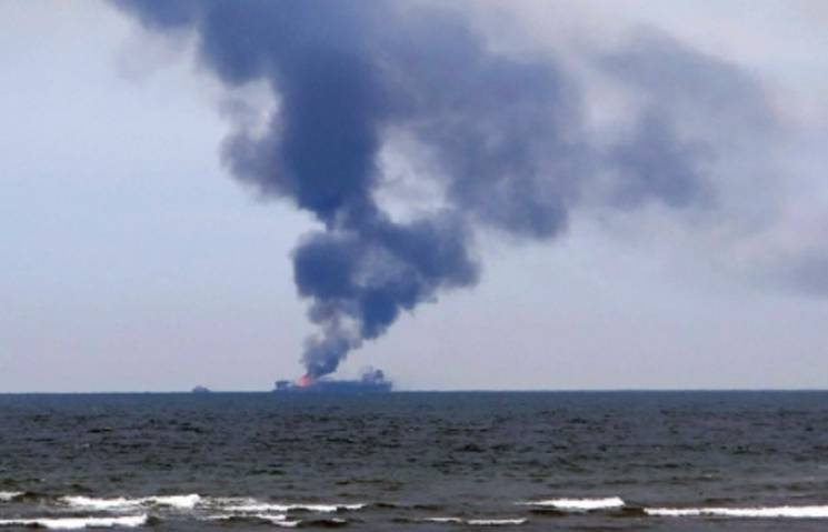 Пожежа на суднах в Керченській протоці з…