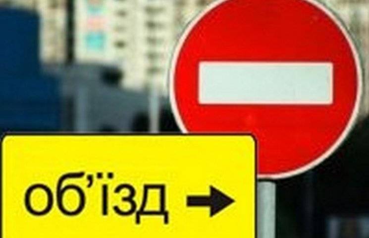 Вулицею Тернопільською у Хмельницькому н…