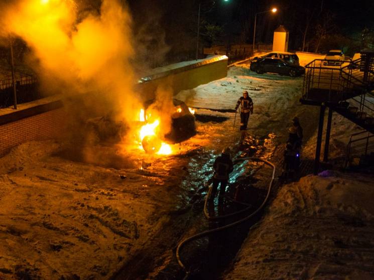 В Киеве дотла сгорел Lexus (ФОТО)…