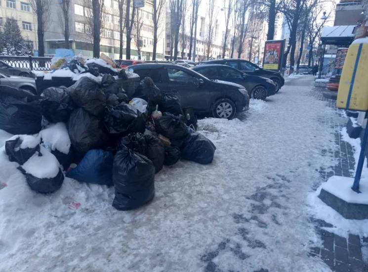 Київ суворий: Як цeнтр міста накрив сміт…